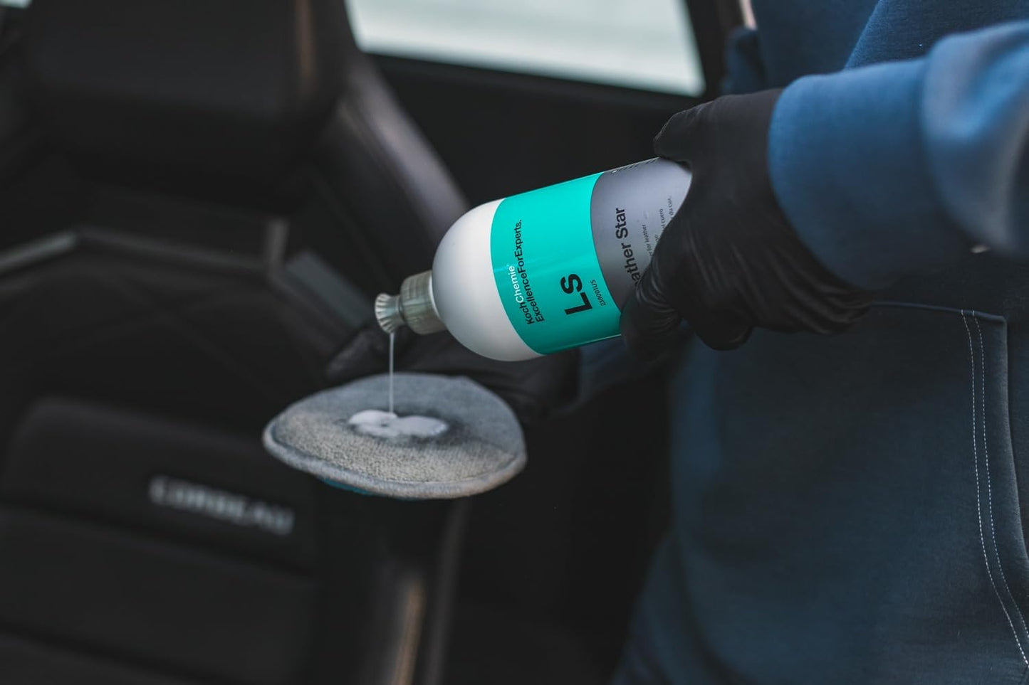 KOCHCHEMIE - Leather Star - Deep Cleaner for Leather; Revitalizes, Preserves, and Protects; Pleasant Fragrance, Color Intensifying Appearance, Supple Soft Feel; Non-Slippery Formula (1 Liter)
