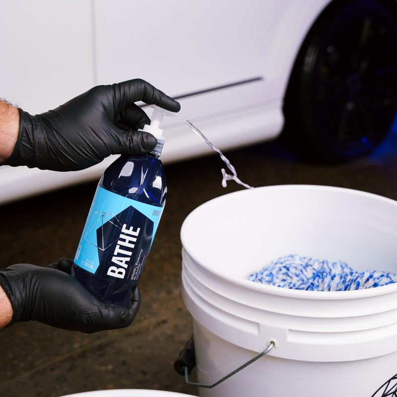 GYEON Wet Coat 500ml - Hydrophobic Ceramic Spray Coating for Cars - High Gloss Solutions for Your Car Paint Wheels and Glass - Spray On Rinse Off Easy DIY Use Formula