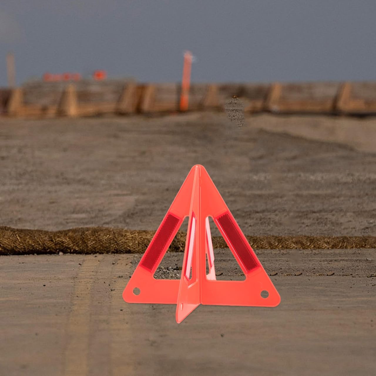 Amosfun Reflective Road Safety Kit Safety Triangle Warning Sign for Car Roadside Assistance Emergency Reflective Triangle for Work Trucks Trailers Tractors Portable Road Warning Sign