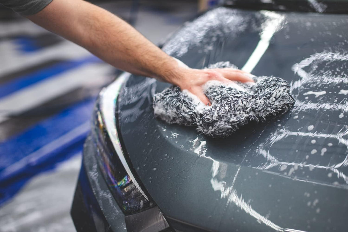 The Rag Company - The Cyclone Ultra Wash Mitt 8in x 9in and Cyclone Ultra Wash Pad 10in x 10in - 70/30 Blend Korean Microfiber, Foam Padding, Scratch-Free, Lint-Free, Black (2-Pack)