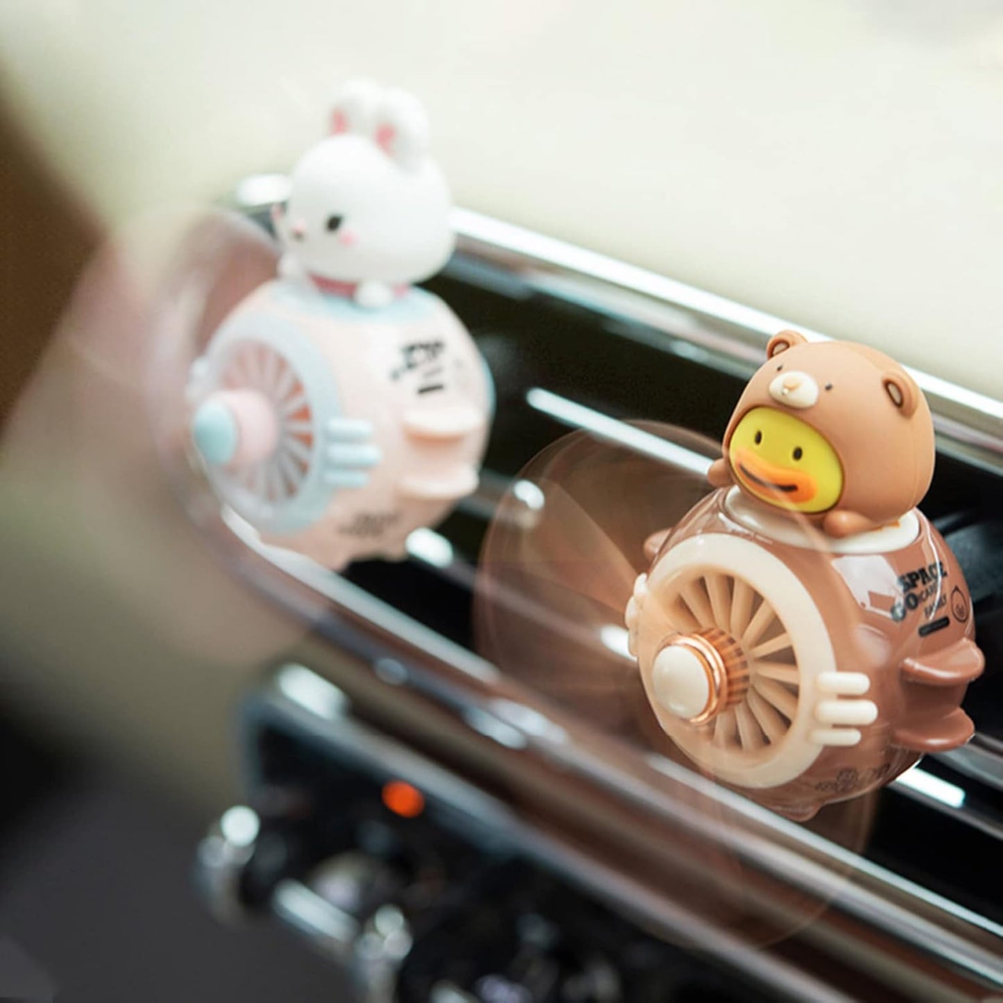 Pilot Car Air Freshener, Cute Dog Car Vent Clip Air Freshener Automotive Air Outlet Fan Diffuser, Automotive Interiors Vent Decoration (Shake Head Style - Dog)