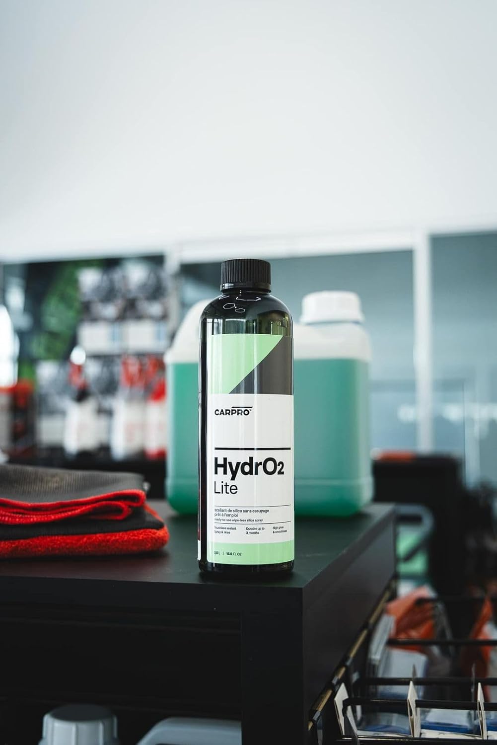 CARPRO HydrO2 Lite Touchless Silica Sealant - Spray-On and Rinse-Off Automotive Paint Sealant - Ready to Use Formula - Liter with Sprayer (34oz)