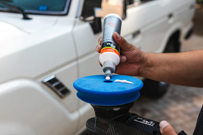 KOCHCHEMIE P6.02 One Cut & Finish - High-Gloss Polishing Compound with Sealant; Remove Scratches and Grindings from Grit Size P2000 and Above with Simultaneous Sealing Effect (250 ml)