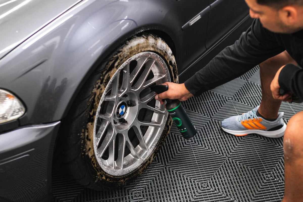 Armour Detail Supply - Iron - Iron, Brake Dust & Fallout Remover - Low-Odor, Non-Acid, pH-Neutral Formula for Removing Ferrous Material from Wheels and Painted Surfaces - 16 oz