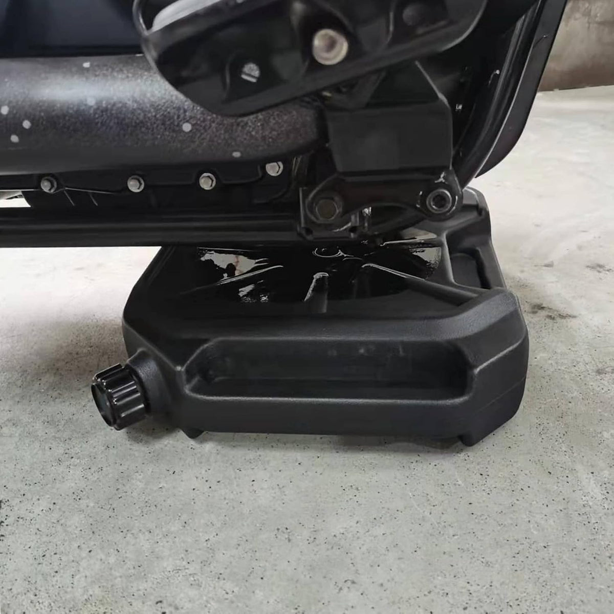 XFMT Oil Drain Pan 10 Quart Low Profile Oil Drain Container for Oil Change, Panel Groove Design, with Portable Handle & Sealing Caps, Universal Fit For Motorcycle Car ATV