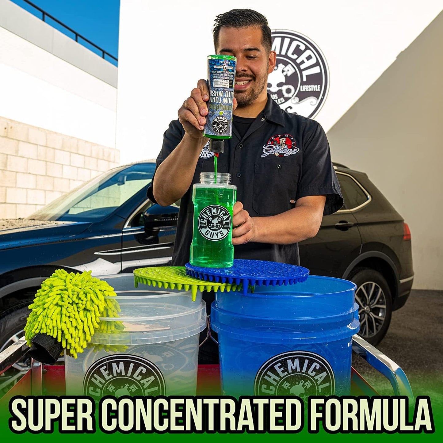 Chemical Guys Car Wash Kit 14-Pc Arsenal Builder - with Foam Blaster, Wash Bucket, Towels, Applicators, and 16 oz Soaps, Waxes, and Cleaners - Complete Car Detailing Gift Set, Works with Garden Hose