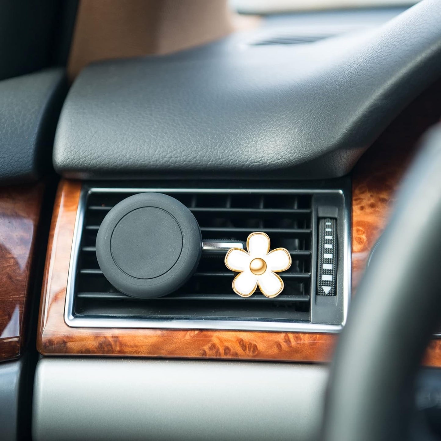 Frienda 6 Pcs Daisy Flower Air Vent Clip Accessories Air Conditioning Outlet Clip Car Air Freshener Dashboard Accessories Charm Car Inter Decor(3 cm, 3.3 cm,White)