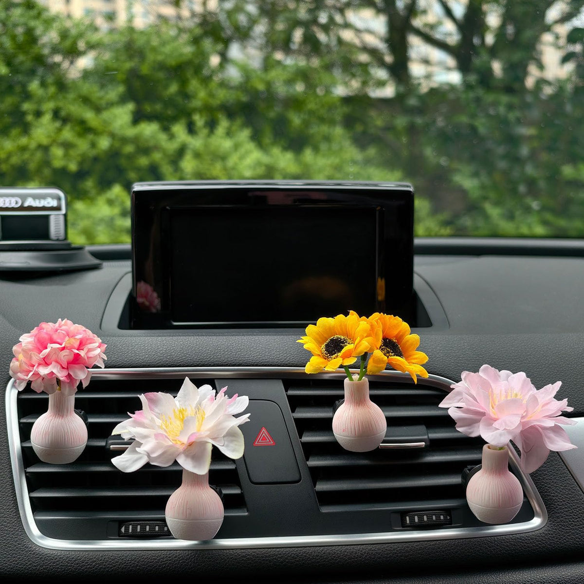 Set of 4 Cute Flower Bouquet Car Air Freshener Vent Clips, Mini Artificial Flowers for Car Air Vent Decoration, Auto Interior Dashboard Ornament Accessories
