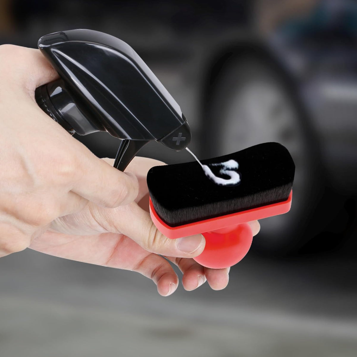 Car Tire Shine Applicator,Vegan Tire Shine Applicator with Curved Brush Head - Large Automotive Tire Dressing Applicator Brush with Storage Stand for Tire Detailing, 3.6 Inch Length (Black)