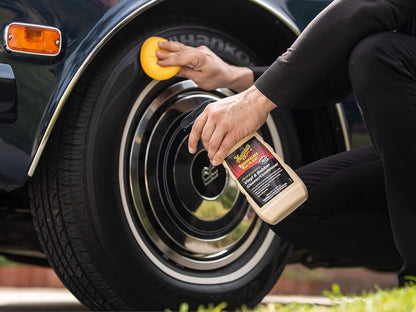 Meguiar's M40 Mirror Glaze Vinyl and Rubber Cleaner and Conditioner M4016, Screens Out UV Rays and Leaves Behind a Natural Sheen, Comes in a Convenient Spray Bottle, 16 Oz