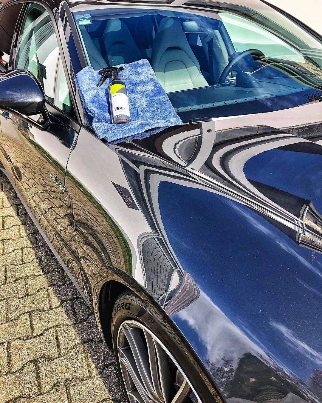 CARPRO EliXir Quick Detailer with Sprayer - Quick Detail Provides a Fast Layer of Depth, Gloss, and Hydrophobic Energy - Liter (34oz)