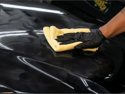 Meguiar's Gold Class Carnauba Plus Premium Liquid Wax Kit, Car Detailing Kit with a Pure Carnauba Wax Blend and a Foam Applicator Pad for Keeping Glossy Paint Protected Like a Pro, 16 Oz Bottle