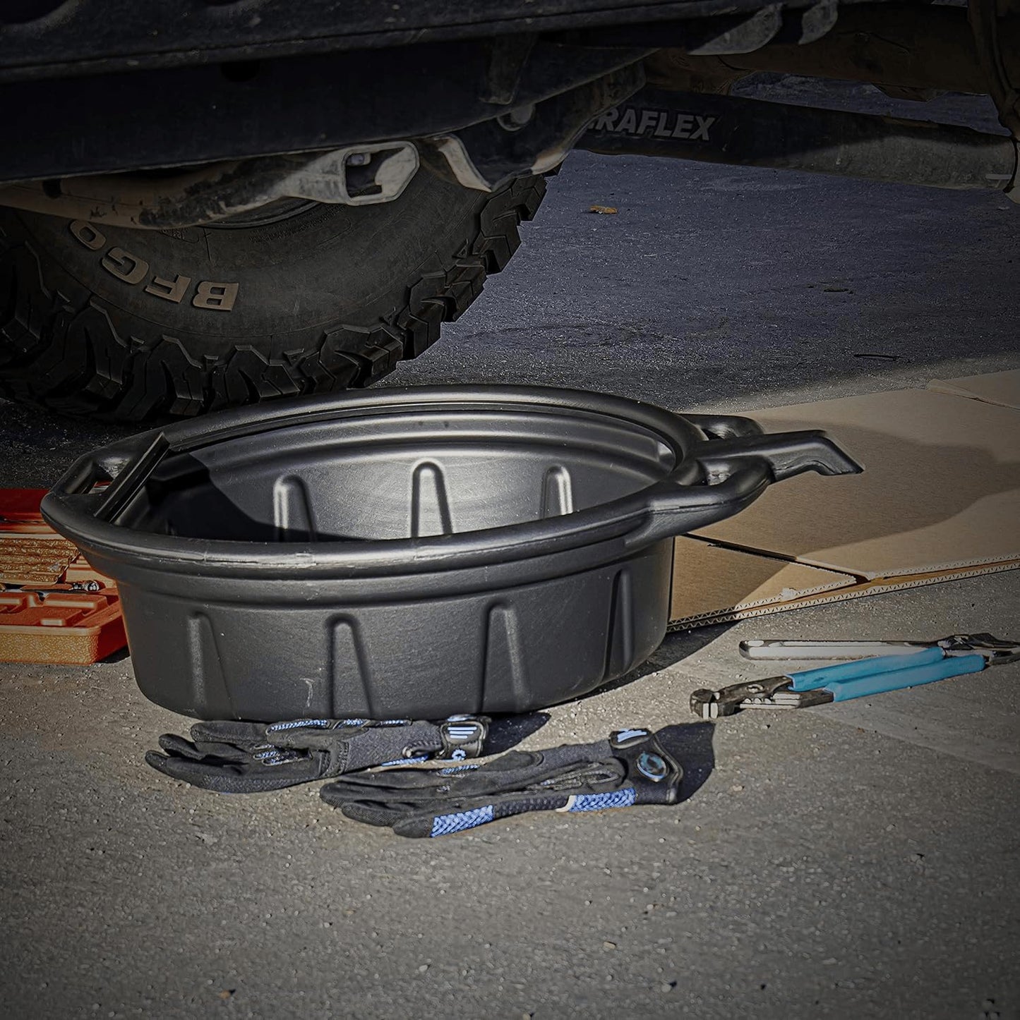 NEIKO 20760A 4 Gallon (16L) Anti-Splash Drain Container with Pour Spout, Black Plastic Drip Catcher for Fluid Changes