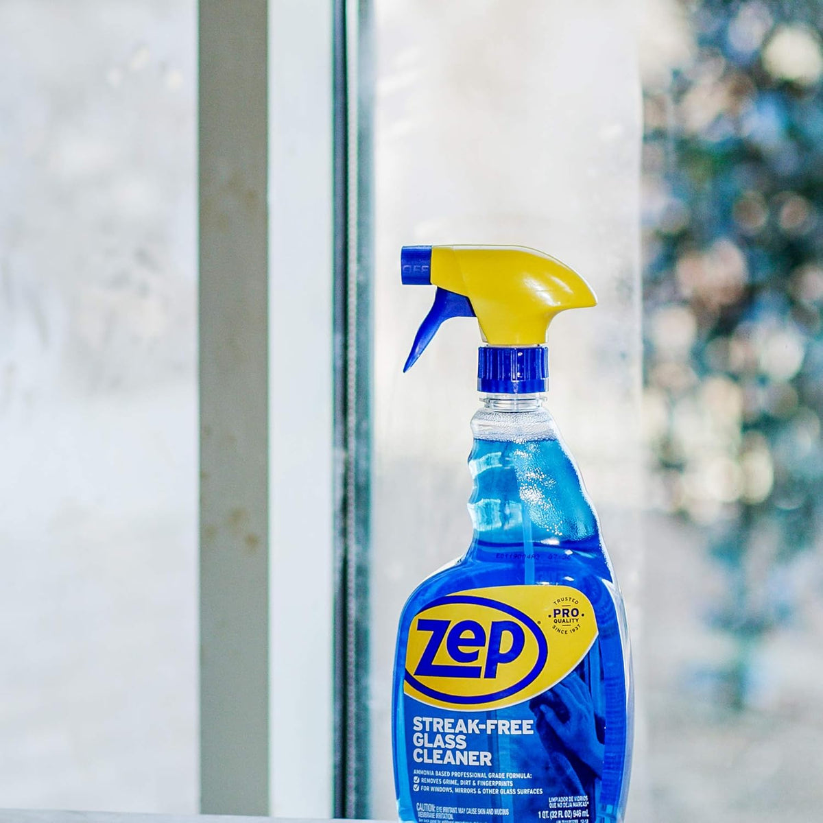 Zep Streak-Free Glass Cleaner - 1 Gallon (Case of 4) ZU1120128 - Professional Grade Formula that Cleans Dirt, Fingerprints, Grime, Smoke Haze, and Toothpaste on Windows, Mirrors, and Other Glass