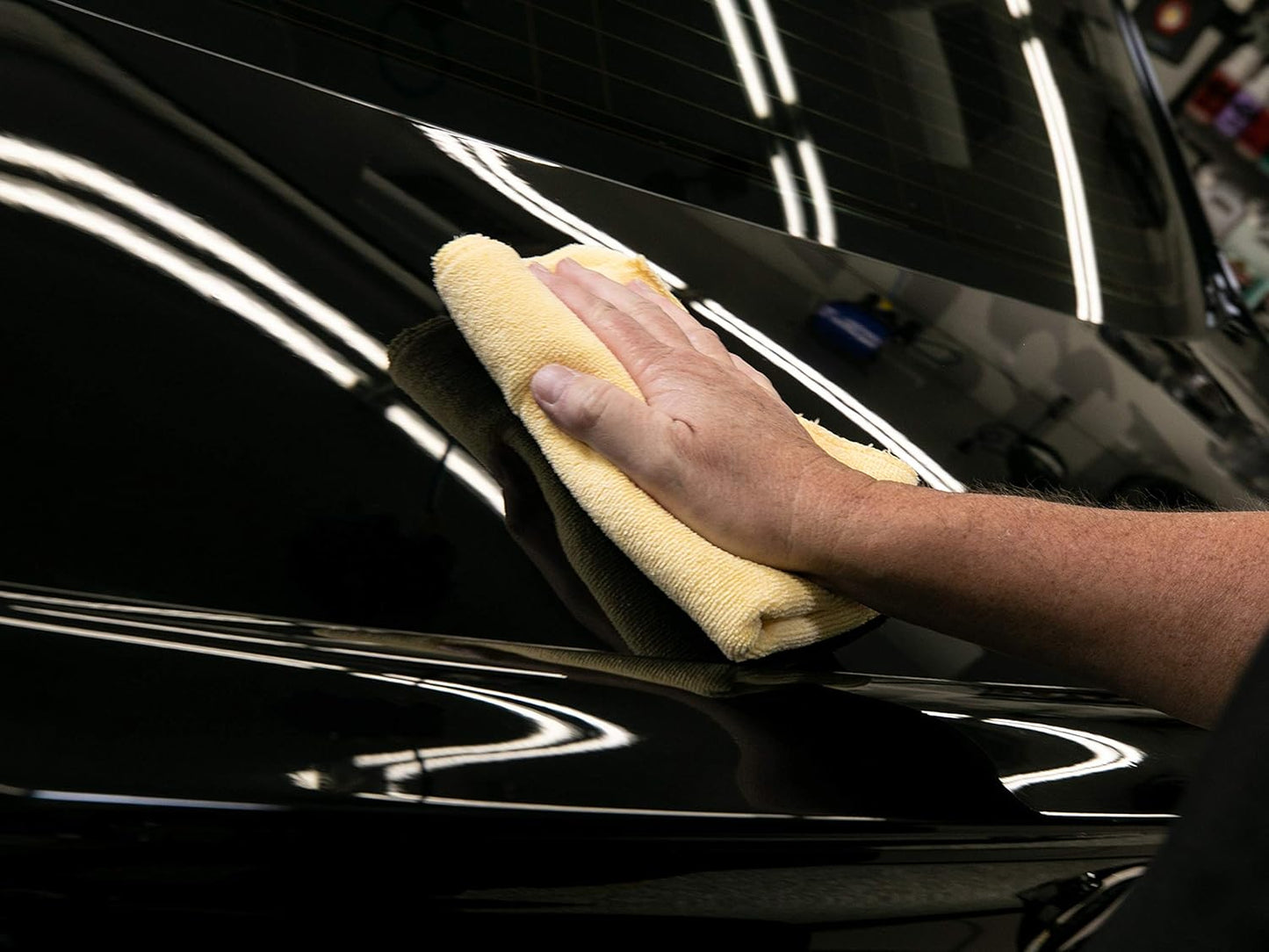 Meguiar's D15601 Synthetic X-Press Spray Wax for Car Detailing, Creates a Deep Shiny Look, Can Be Applied to Wet or Dried Paint and In Direct Sunlight, Moisture Rolls Off Waxed Paint, 1 Gallon