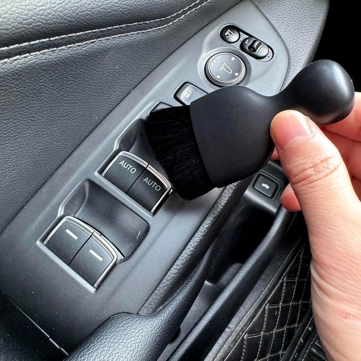 Car Detailing Brush, Soft Bristle Cleaning Brush, Scratch-Free Auto Duster Tool for Dashboard, Air Vents, Leather & Interior Cleaning (Black&Brown)