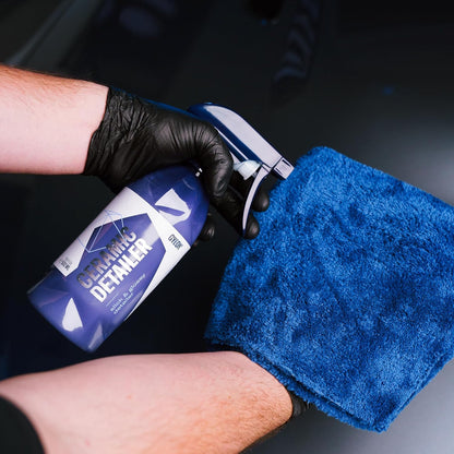 GYEON Ceramic Detailer SiO2 spray gloss enhancer hydrophobic quick detailer paint coating maintenance water repellent slick finish easy spray-on protectant for car motorcycle exterior surfaces