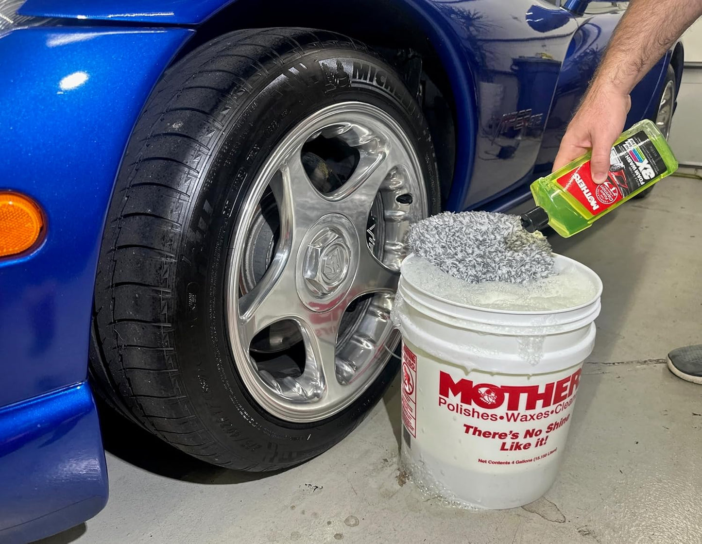 Mothers Triple Action Foam Wash, 100 oz. — pH Balanced, Eco-Friendly, Super-Sudsy, Foam Cannon, Safely Clean Without Stripping Wax, Sealant or Coating, Remove Dirt & Grime, Super Concentrated (05610)