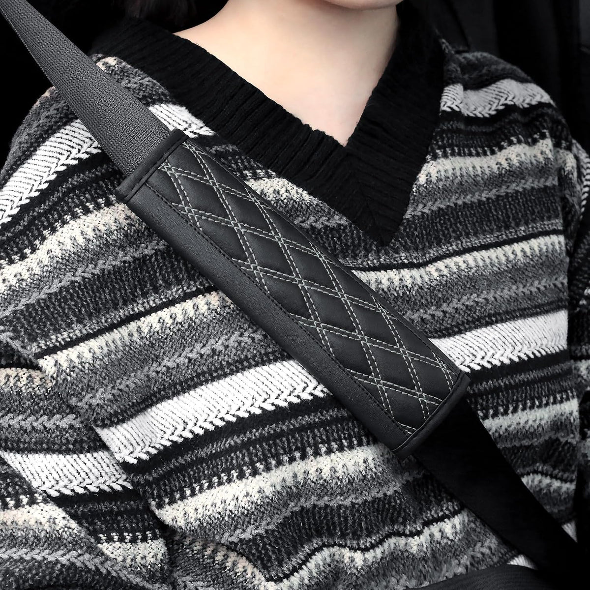 2PCS Car Seat Belt Cover Pads,Leather Seatbelt Covers Protect Shoulder and Neck Car Accessories Interior,Universal Car Seat Strap Pads Car Decorations for Most Cars Trucks (Black/Red)