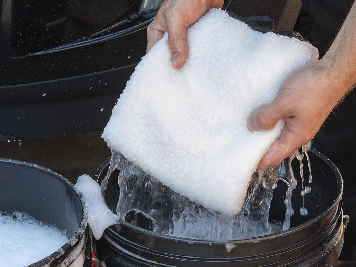 Meguiar's X3002 Microfiber Wash Mitt, Car Wash Mitt for DIY Drivers & Detailers—Designed for Scratch-Free Washing; Use On Exterior Paint and Clear Coat On Cars, Trucks & Suvs