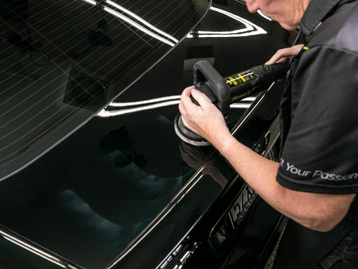 Meguiar's D15601 Synthetic X-Press Spray Wax for Car Detailing, Creates a Deep Shiny Look, Can Be Applied to Wet or Dried Paint and In Direct Sunlight, Moisture Rolls Off Waxed Paint, 1 Gallon