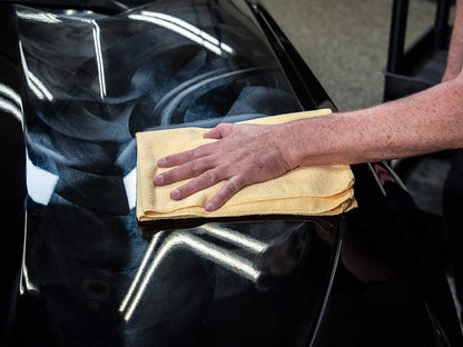 Meguiar’s Professional Hi-Tech Yellow Wax M2601, Versatile Liquid Car Wax Offers Durable Paint Protection, Rich Color, and Shine, Clear Coat Safe Formula Can Be Applied by Hand or DA Polisher, 1 Gal