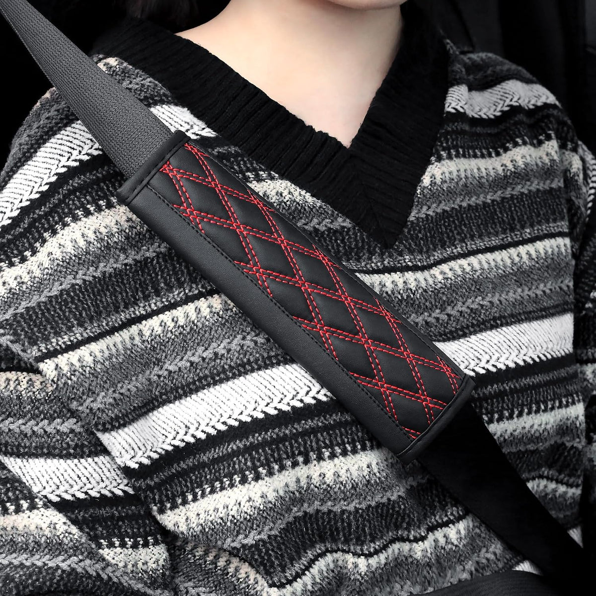 2PCS Car Seat Belt Cover Pads,Leather Seatbelt Covers Protect Shoulder and Neck Car Accessories Interior,Universal Car Seat Strap Pads Car Decorations for Most Cars Trucks (Black/Red)