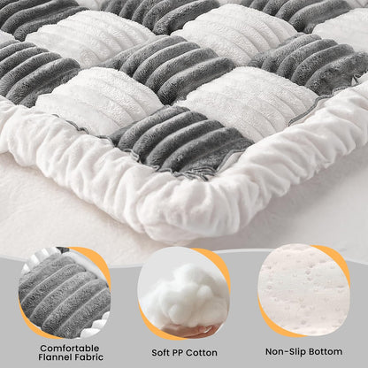 HiPetpy Backseat Dog Bed Mat for Car, Non-Slip Dog Bed for Car Back Seat, Soft & Cozy Dogs Blanket, Washable Travel Pet Mat Seat Protector for Cars, SUVs, Trucks