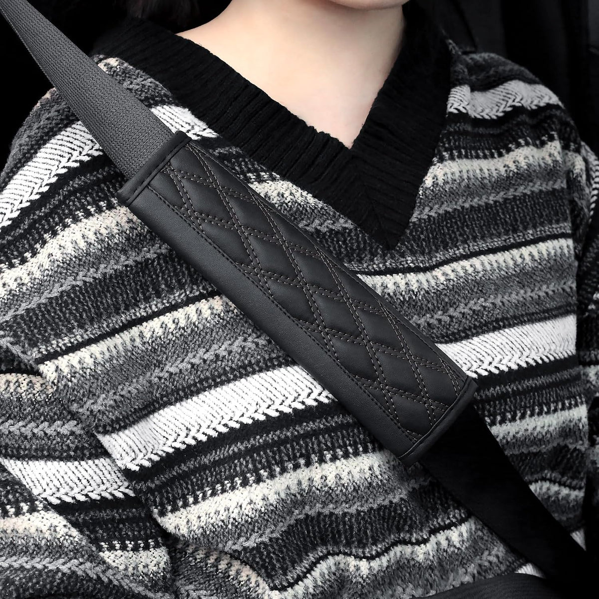 2PCS Car Seat Belt Cover Pads,Leather Seatbelt Covers Protect Shoulder and Neck Car Accessories Interior,Universal Car Seat Strap Pads Car Decorations for Most Cars Trucks (Black/Red)
