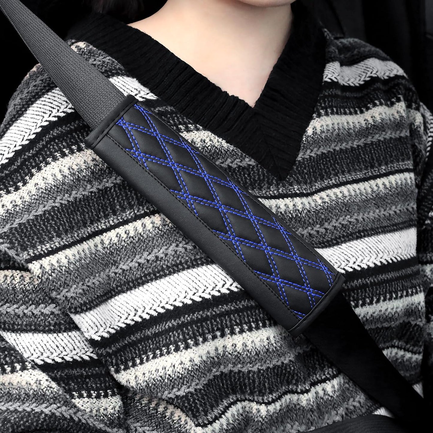 2PCS Car Seat Belt Cover Pads,Leather Seatbelt Covers Protect Shoulder and Neck Car Accessories Interior,Universal Car Seat Strap Pads Car Decorations for Most Cars Trucks (Black/Red)